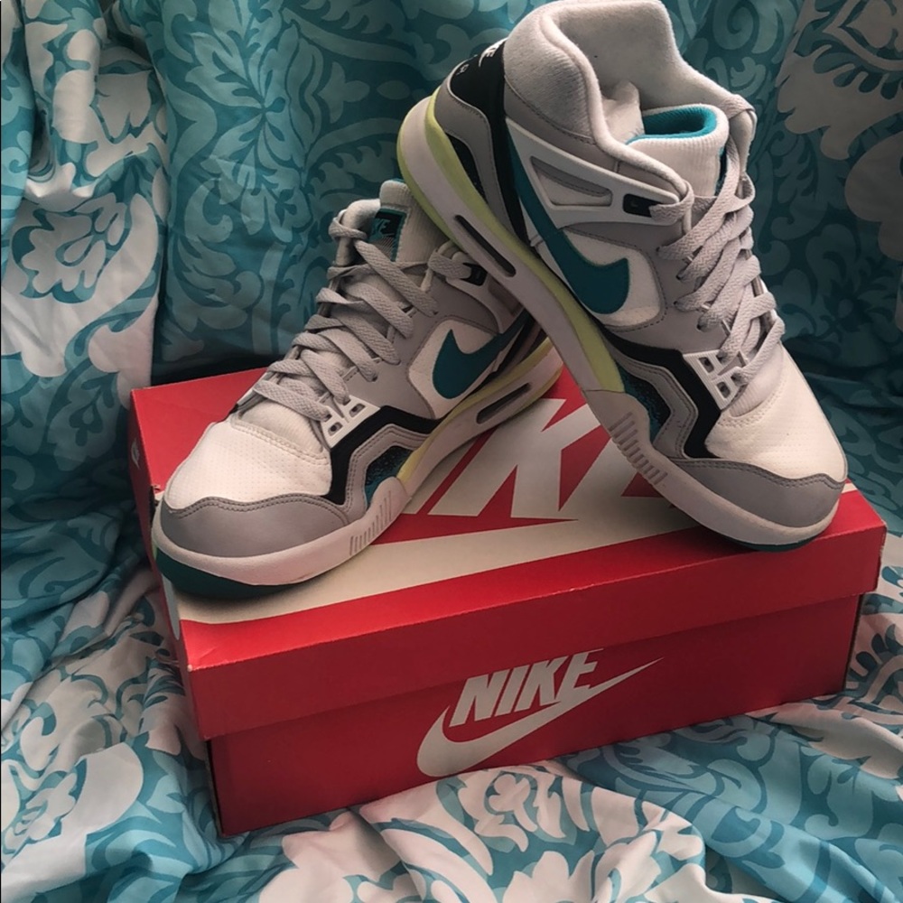 Nike - Air Tech Challenge II